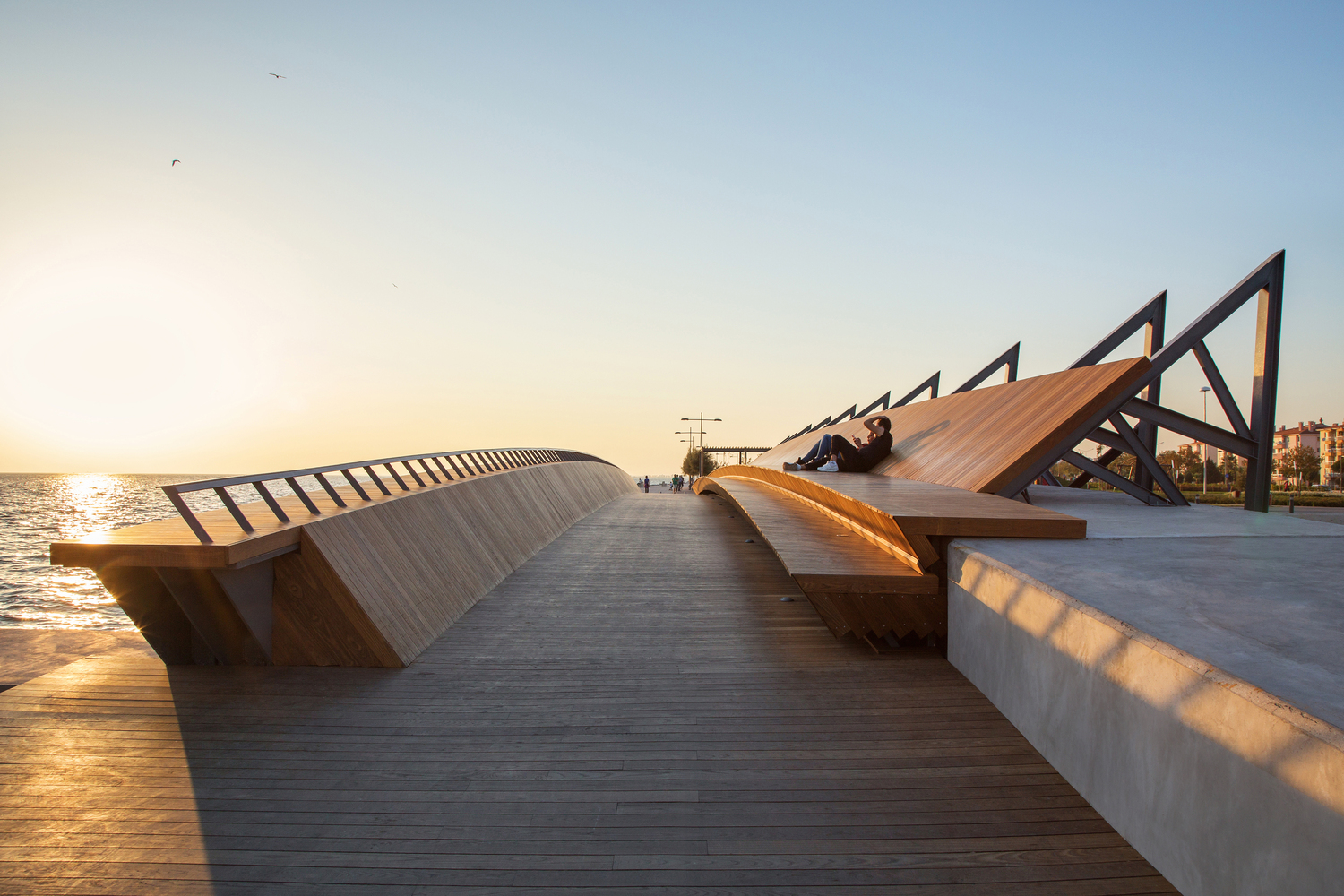 puente peatonal de madera