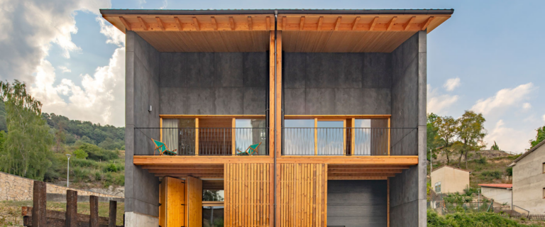 CASA VIVET. DOS CASAS UNIFAMILIARES DE MADERA #Arquitecturademadera