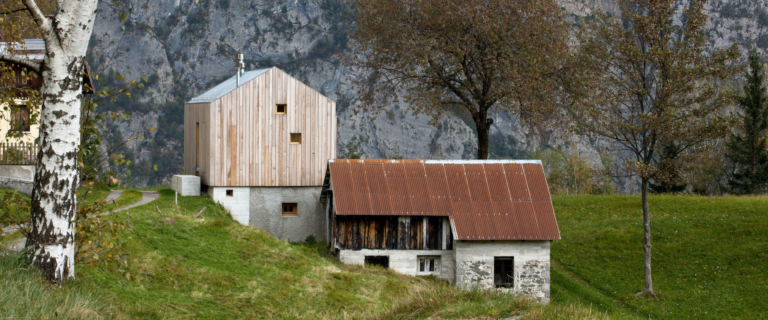 UNIDAD RESIDENCIAL AL SERVICIO DE UN HOTEL EN PALUZZA #Arquitecturademadera