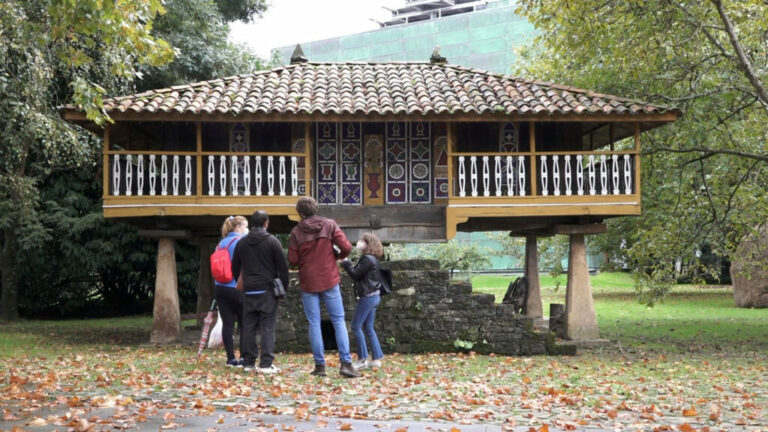 Los graneros en el camino. El hórreo asturiano y la panera, arquitecturas elevadas (II)