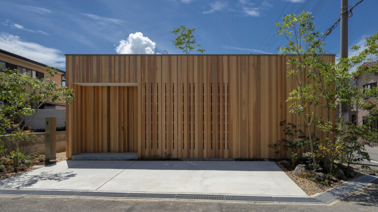 HOUSE IN AKASHI #Arquitecturademadera