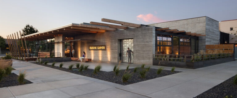 COWICHE CANYON KITCHEN AND ICEHOUSE BAR #Arquitecturademadera