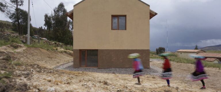 VIVIENDA PARA MAESTROS EN LA COMUNIDAD CAMPESINA DE LLULLUCHA, CUZCO #Arquitecturademadera